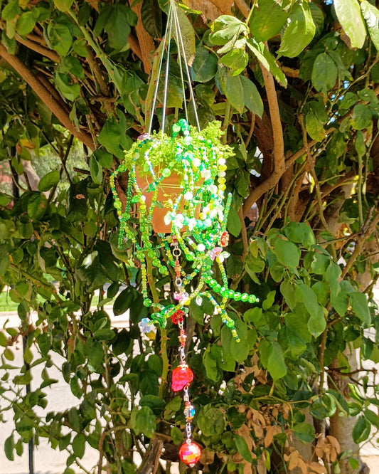 detalle macetero artesanal con cuentas