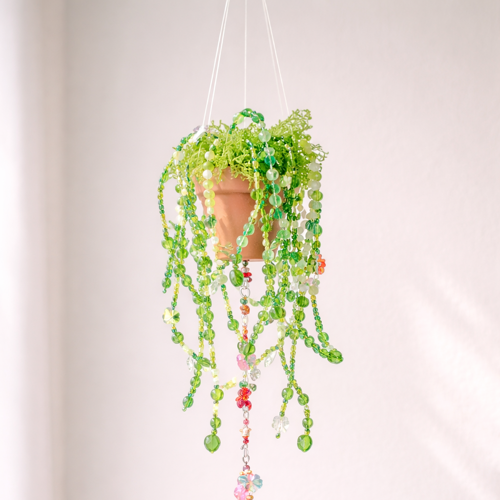 Colección Koraje · Maceteros colgantes artesanales y decoración botánica